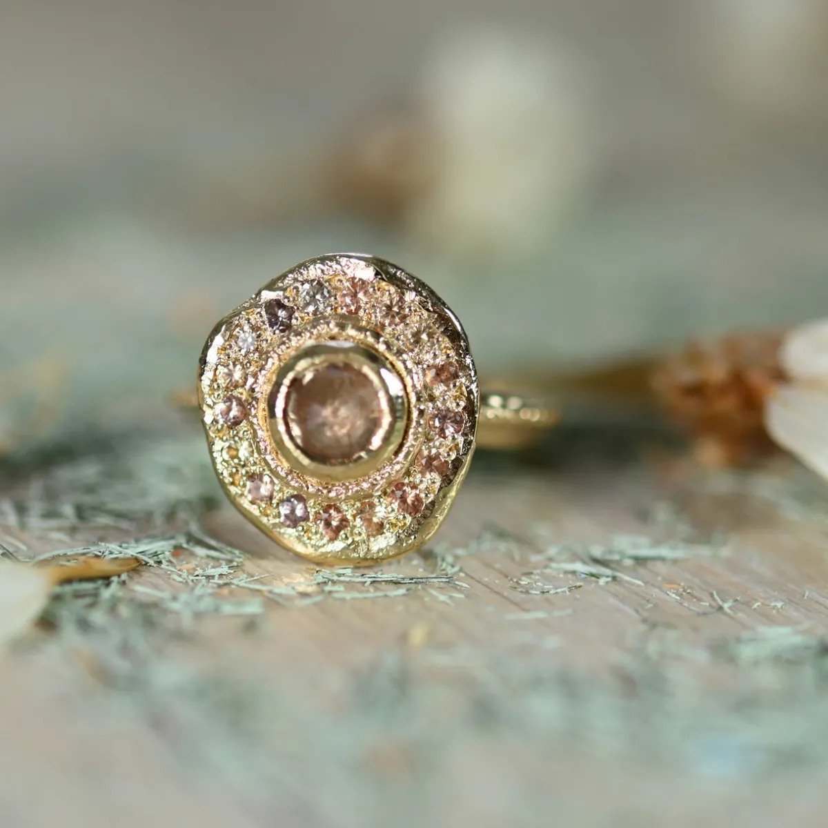 Tomfoolery Alba Sapphire & Yellow Gold Ring Discount