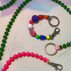 Tomfoolery Blueberry Perlen Bunter Short Wooden Beaded iPhone & Keychain Discount