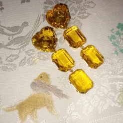 Tomfoolery Caliente Earrings in Cereja Hot