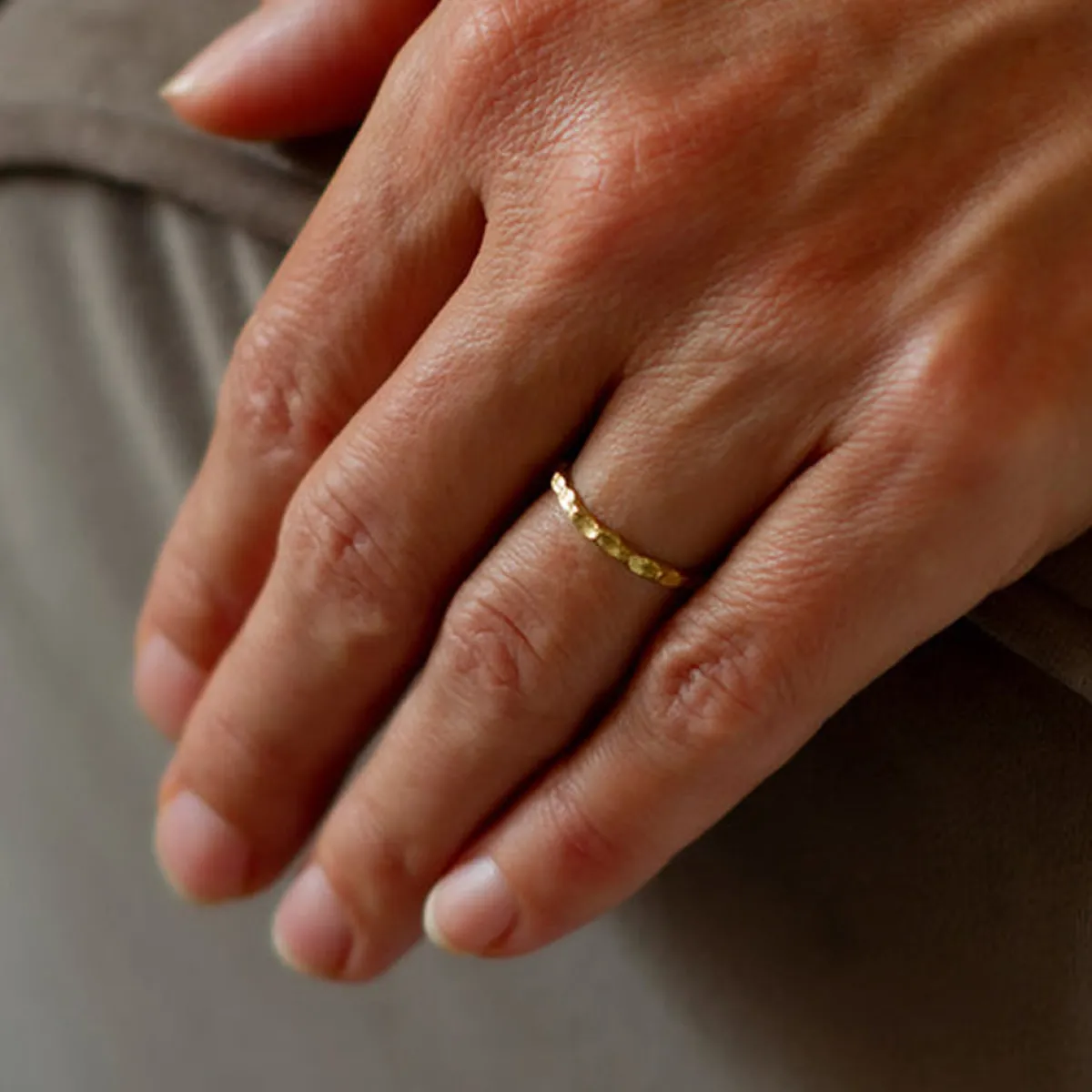 Tomfoolery Cockle Skinny Textured 18ct Yellow Gold Wedding Band Hot