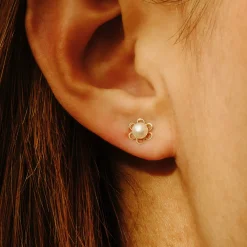 Tomfoolery 9ct Yellow Gold Flower Pearl Studs Outlet