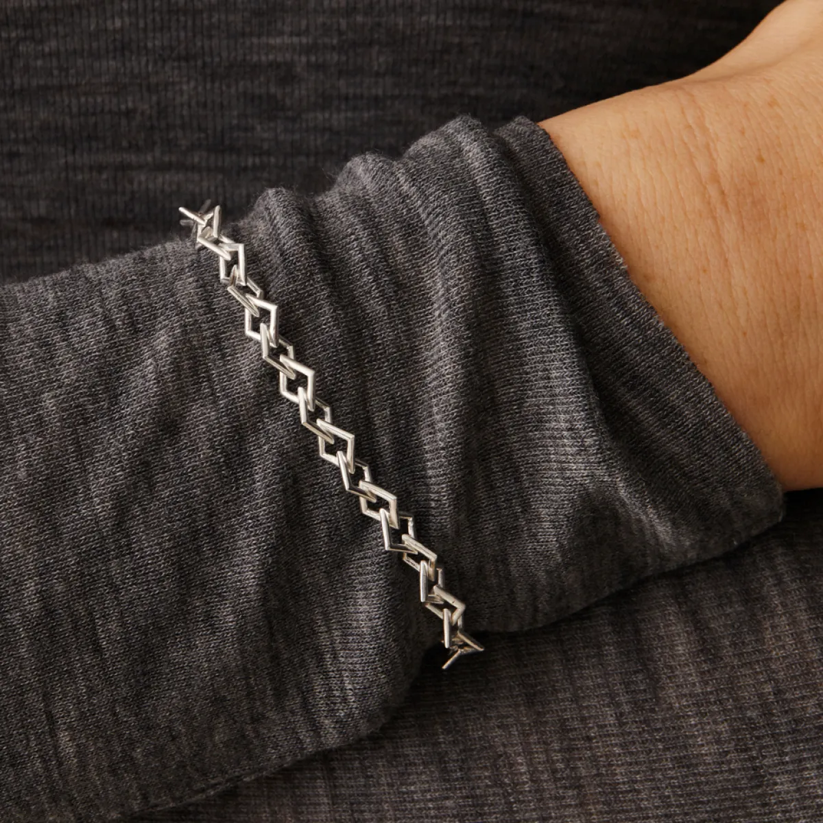 Tomfoolery Curve Diamond Chain Bracelet Sale