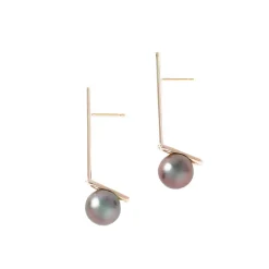 Tomfoolery Dent Bar Pearl Earrings Fashion