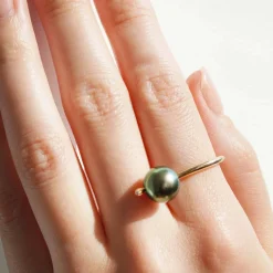 Tomfoolery Dent Pearl Ring Hot