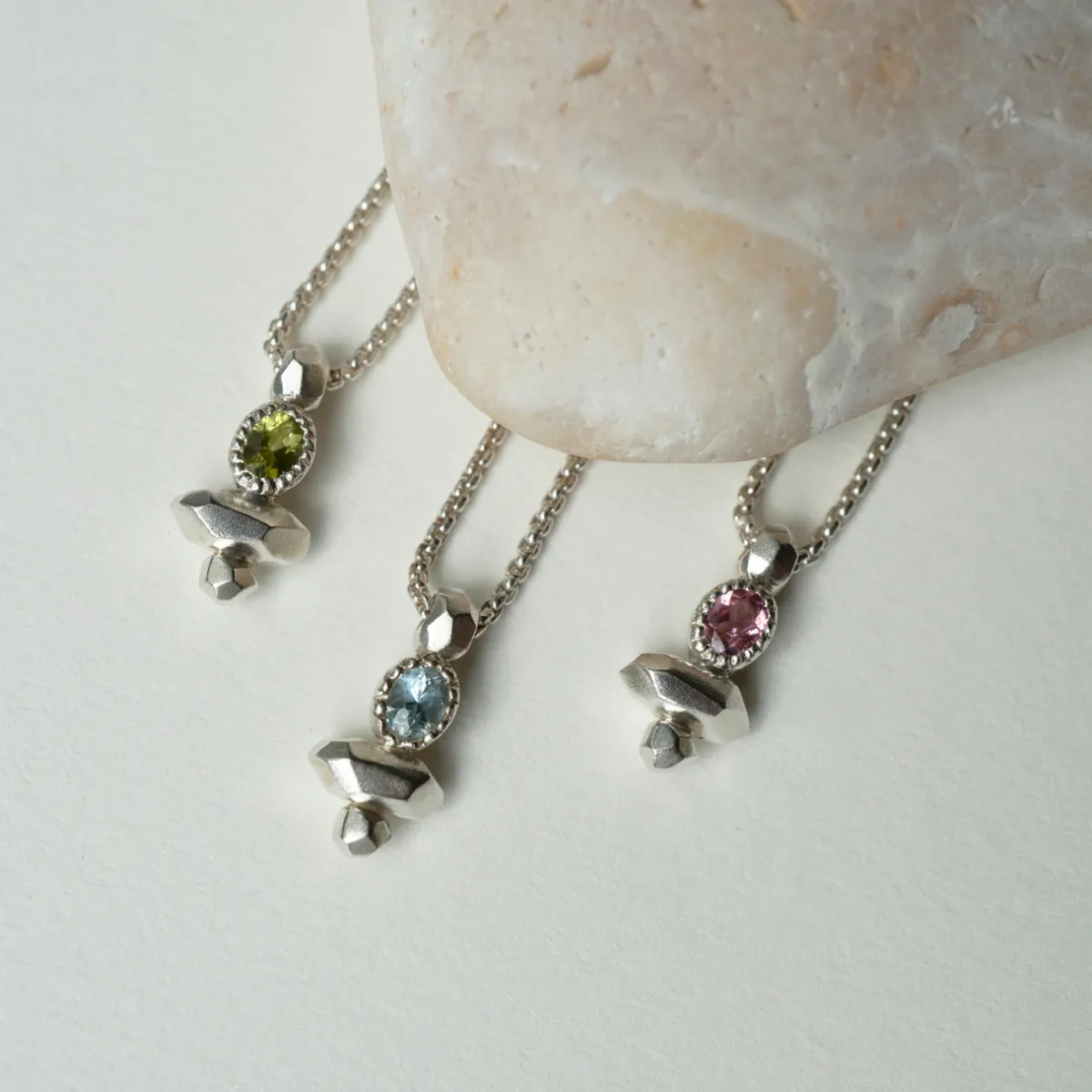 Tomfoolery Gea Column Necklace in Silver with Peridot New