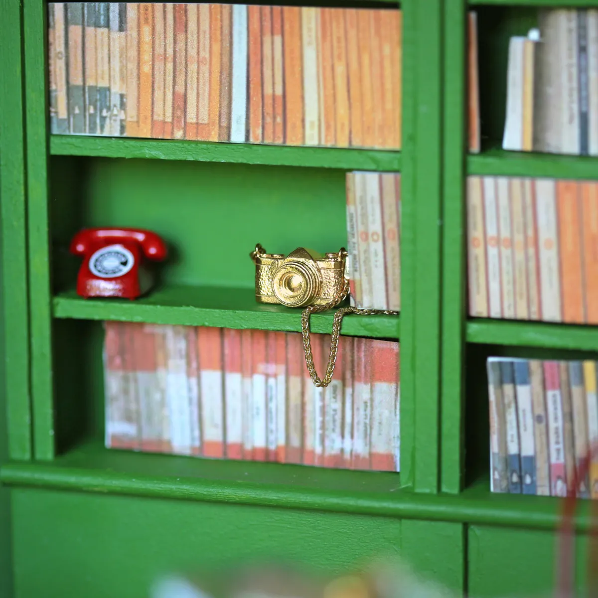 Tomfoolery Gold In-Line Vintage Camera Pendant Outlet