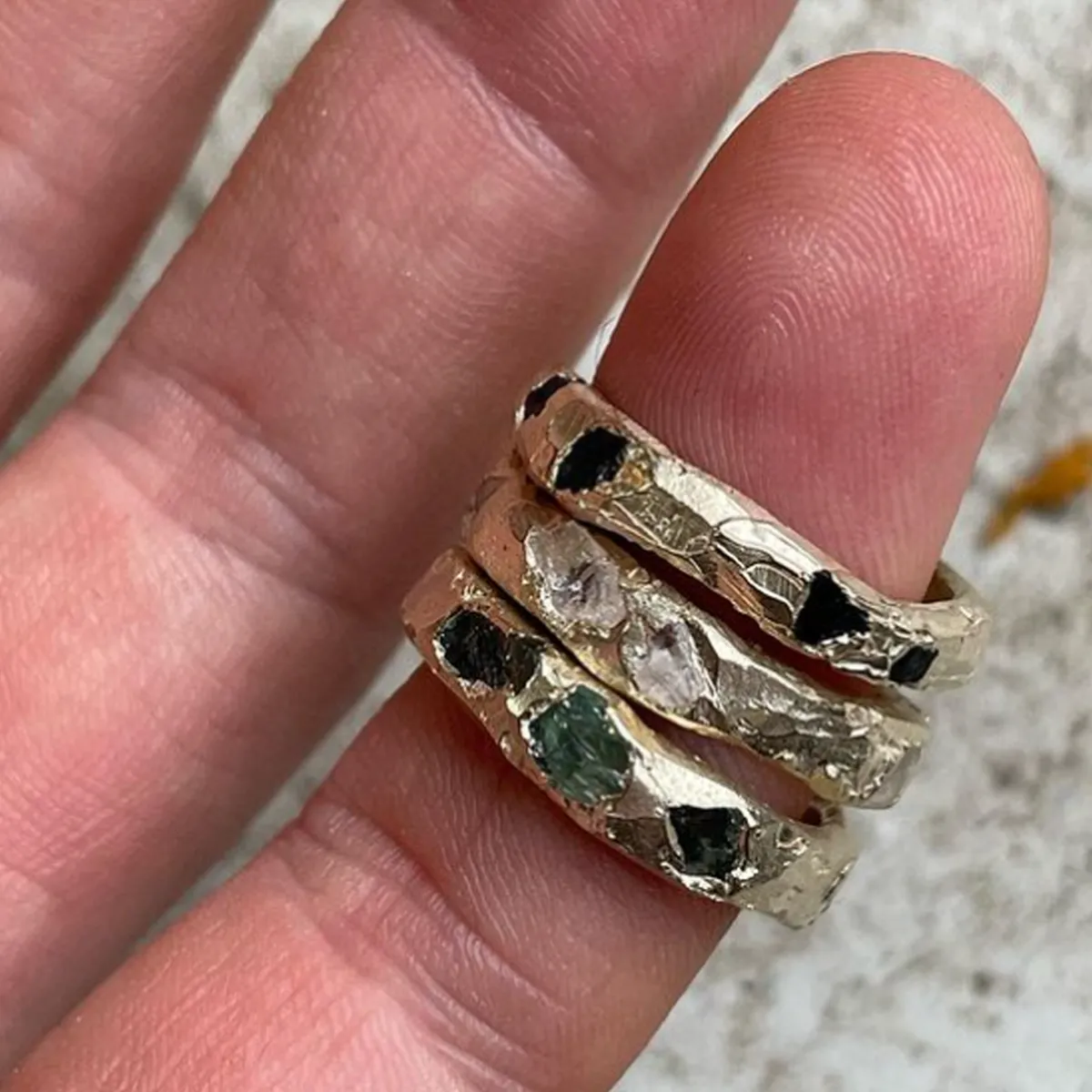 Tomfoolery Gold Peti Green Sapphire Scatter Band Fashion