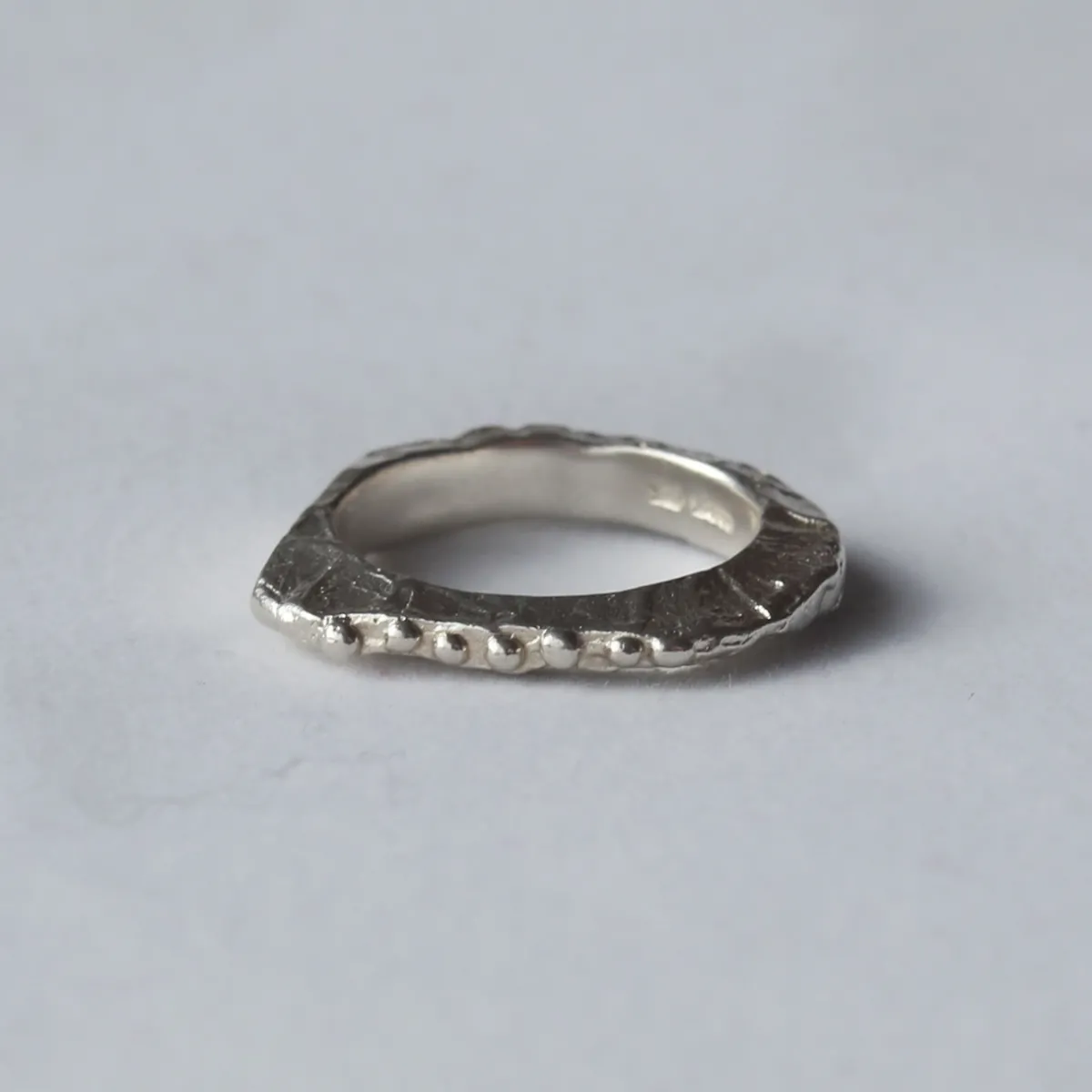 Tomfoolery Lagan Irregular Silver Ring Online