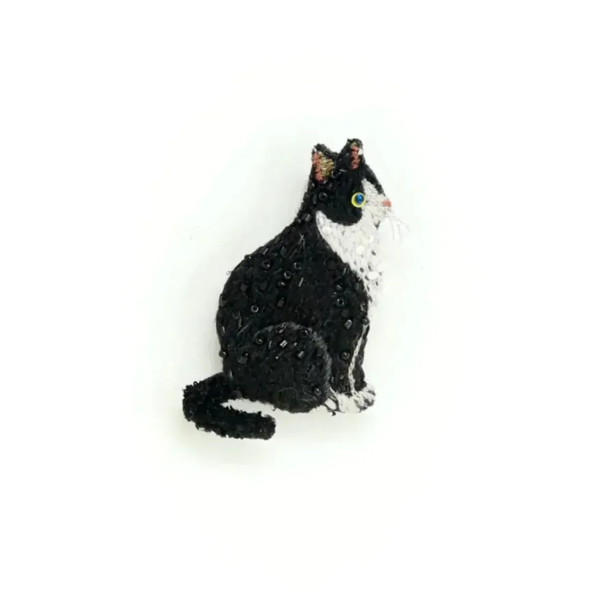 Tomfoolery Maine Coon Cat Beaded Sequin Brooch Outlet