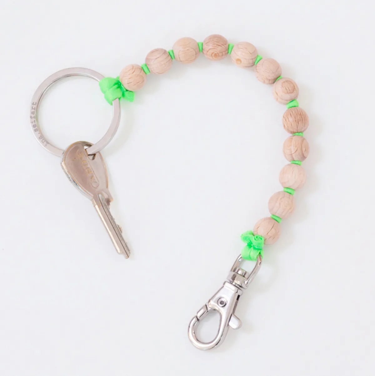 Tomfoolery Natural & Neon Green Perlen Short Wooden Beaded iPhone & Keychain Outlet