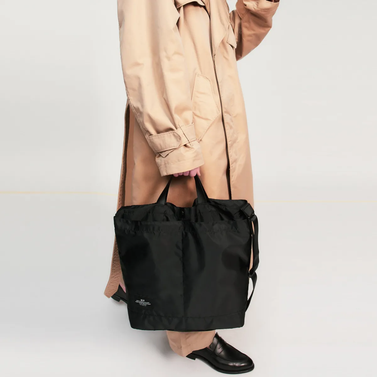 Tomfoolery New York Medium Tote in Black Hot