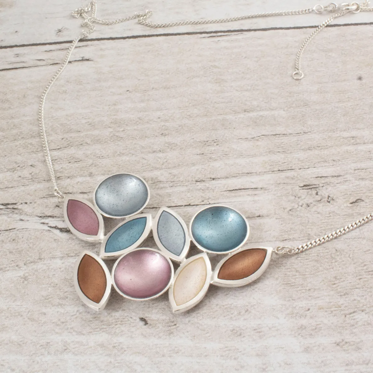 Tomfoolery Six Leaf Pendant Hot