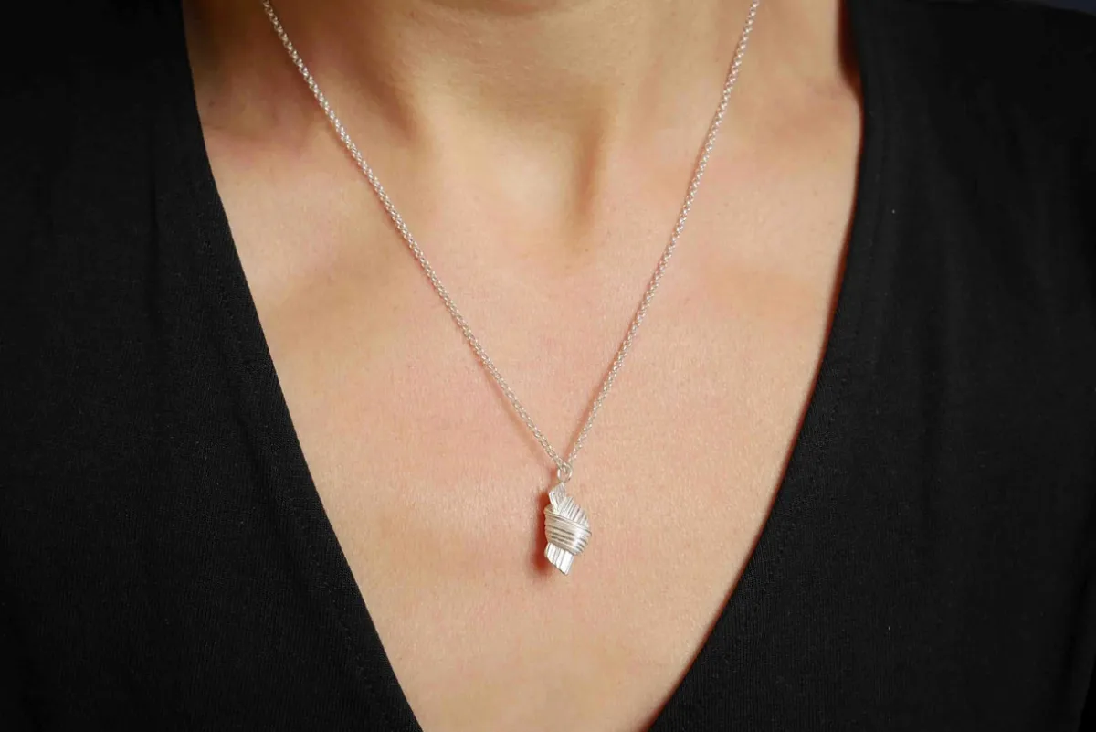 Tomfoolery Small Knot Silver Pendant Necklace(Out of Stock) Discount