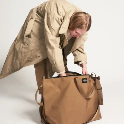 Tomfoolery Traveler Duffle Large Bag in Tan Hot