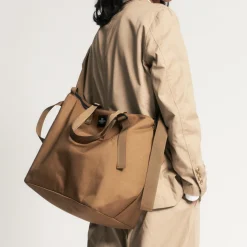 Tomfoolery Traveler Duffle Medium Bag in Khaki Fashion