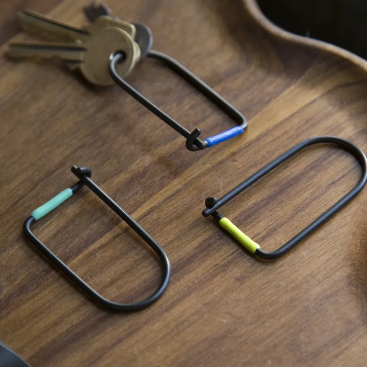 Tomfoolery Wilson Keyring – Black Carbon Enameled Outlet